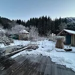 Grosses Mit Weitlaeufigem Garten, Naturteich & Bergblick Plankenau