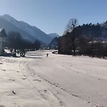 Lägenhet Grosses Mit Weitlaeufigem Garten, Naturteich & Bergblick