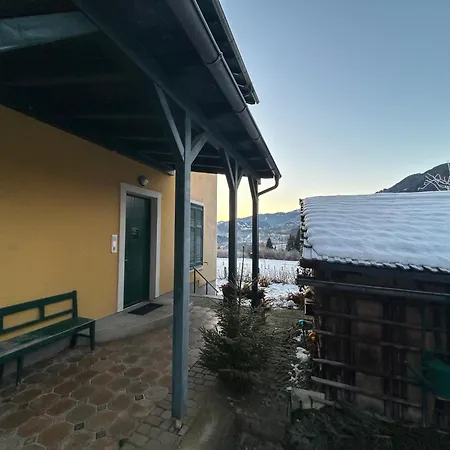 Ruhiges Am Waldrand Im Skigebiet *